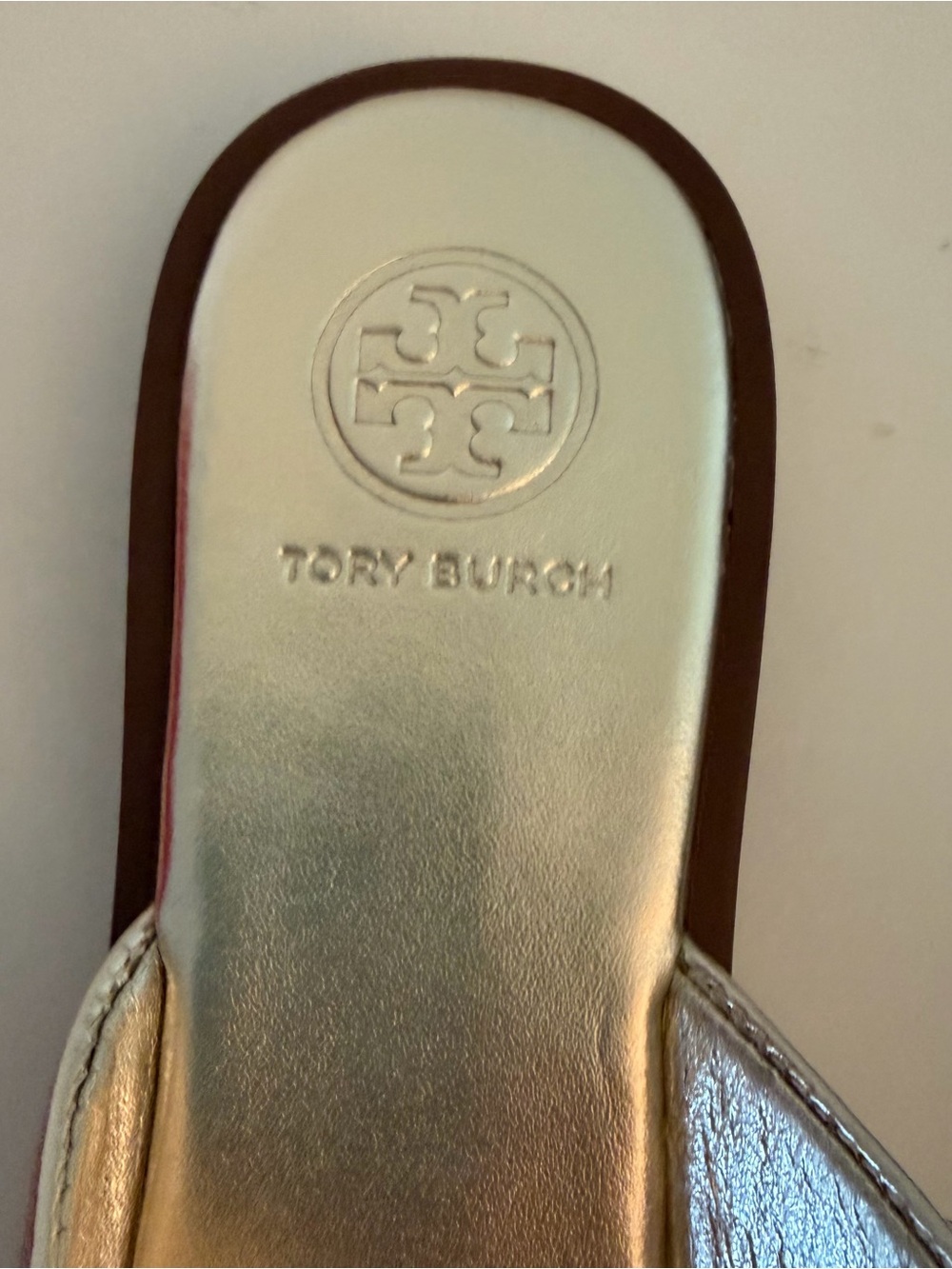 Tory Burch Benton Thong in Spark Gold Sandals. Sz. 6. - Picture 5 of 11